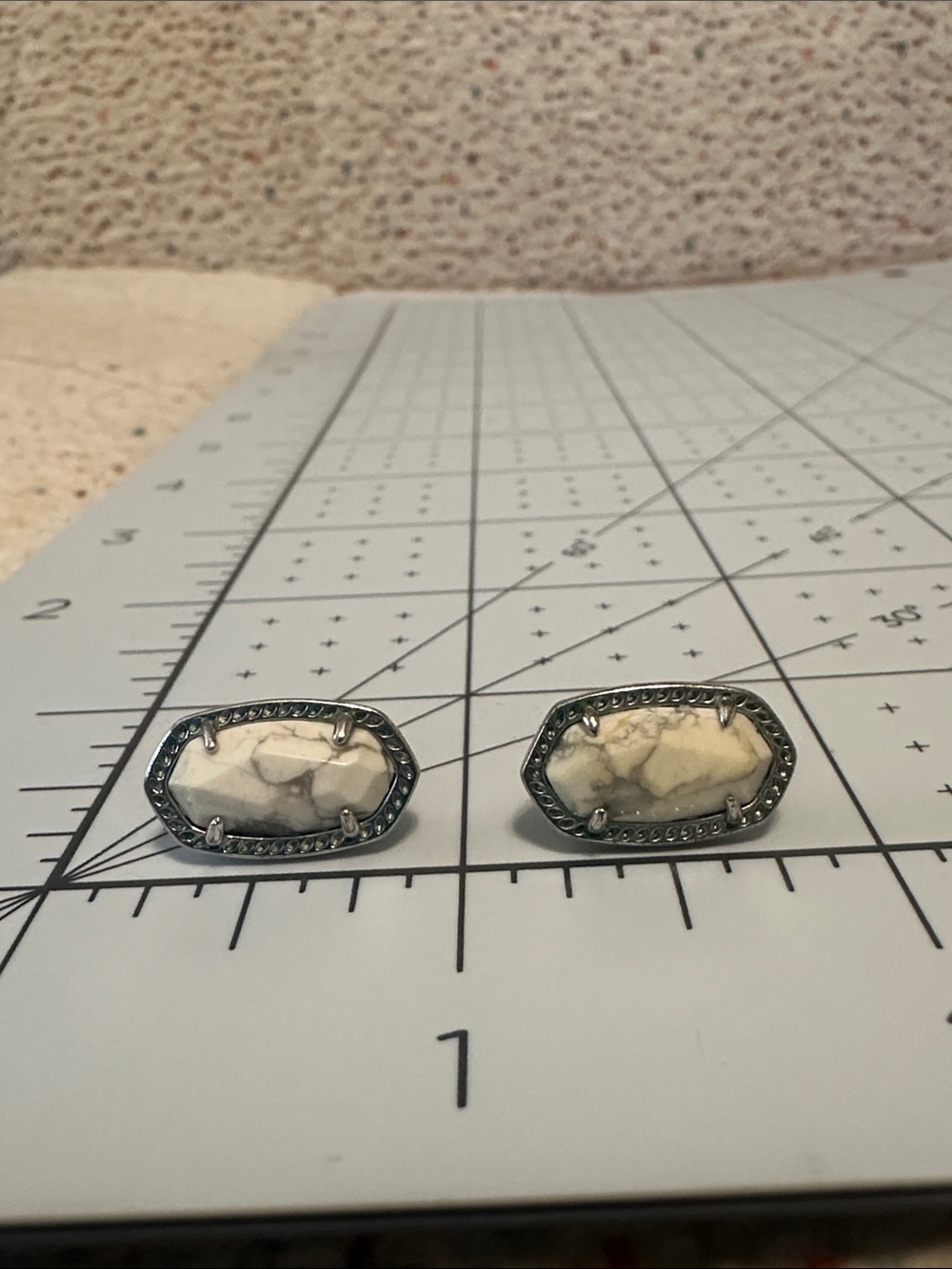 Kendra Scott Ellie Stud Earrings in Silver/Howlite - Picture 2 of 5